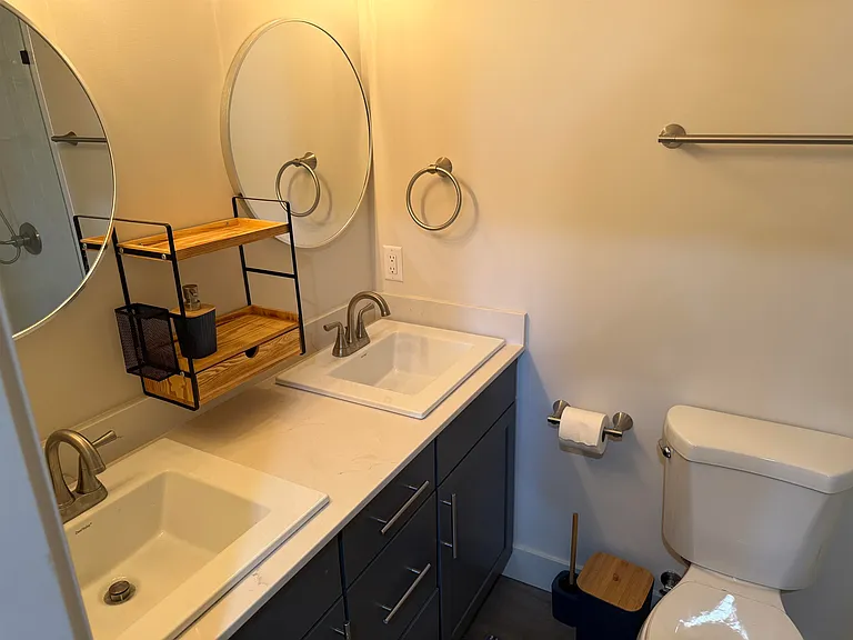 742 N Clark St — Photo 11