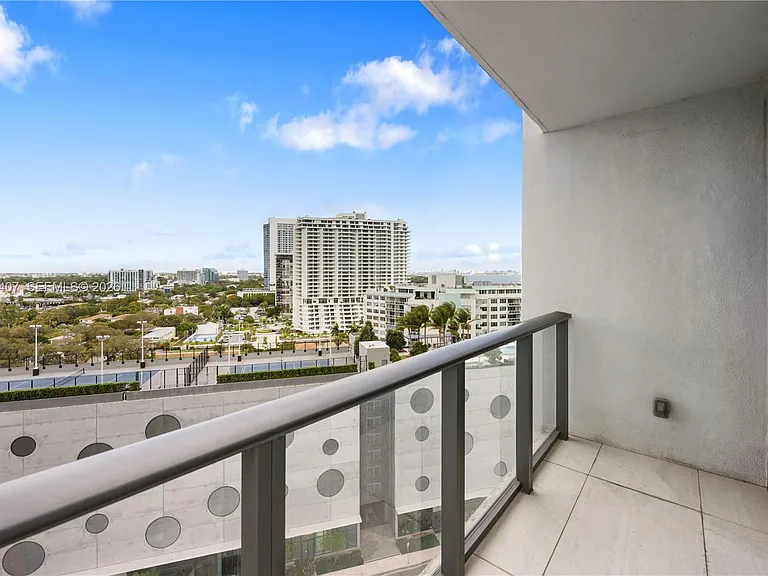 650 NE 32nd St #1501 — Photo 17