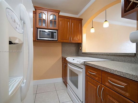 4th image of 600 NW 32nd Pl APT 215