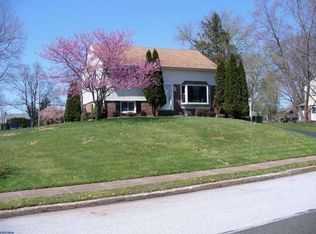 1061 Wayfield Dr, Norristown, PA 19403