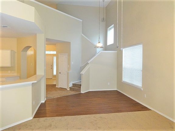 4th image of 225 Hilltop Dr
