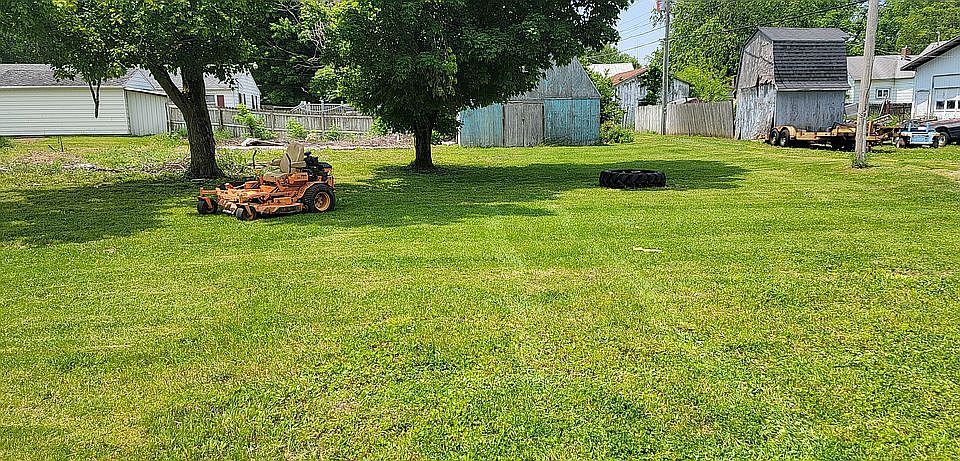 2nd image of 608 W Malissa Ave