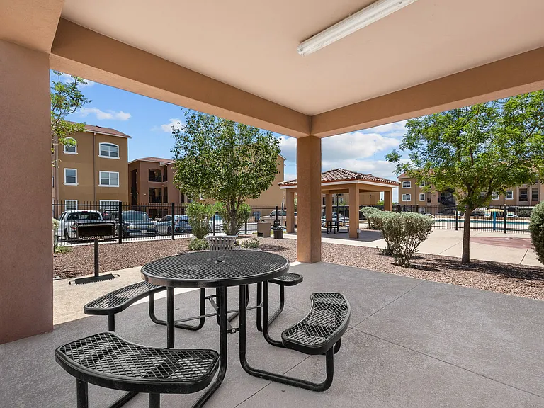 Las Torres Apartments — Photo 32