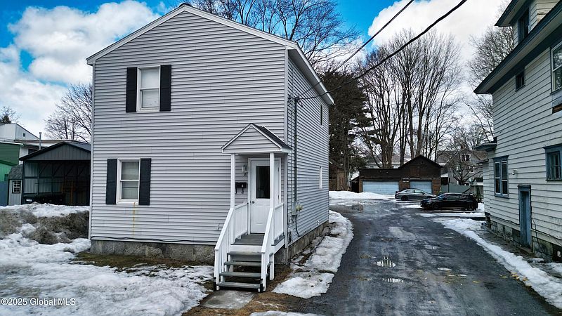 3rd image of 8 William Street