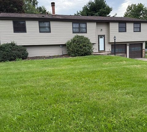 3rd image of 402 Woodcock Dr