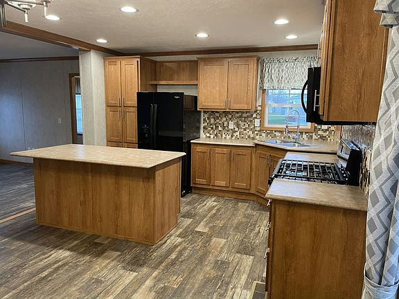3rd image of 152 Crestwood Dr