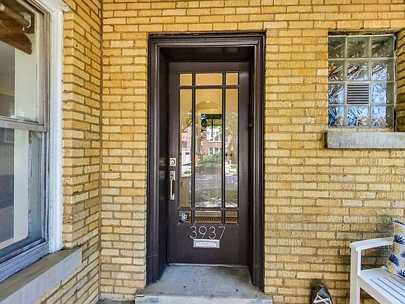 2nd image of 3937 N Claremont Ave
