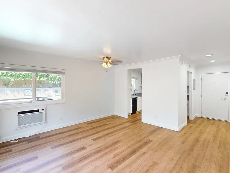 109 Professional Center Pkwy #106 — Photo 2