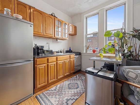 4th image of 860 Marcy Ave #4H