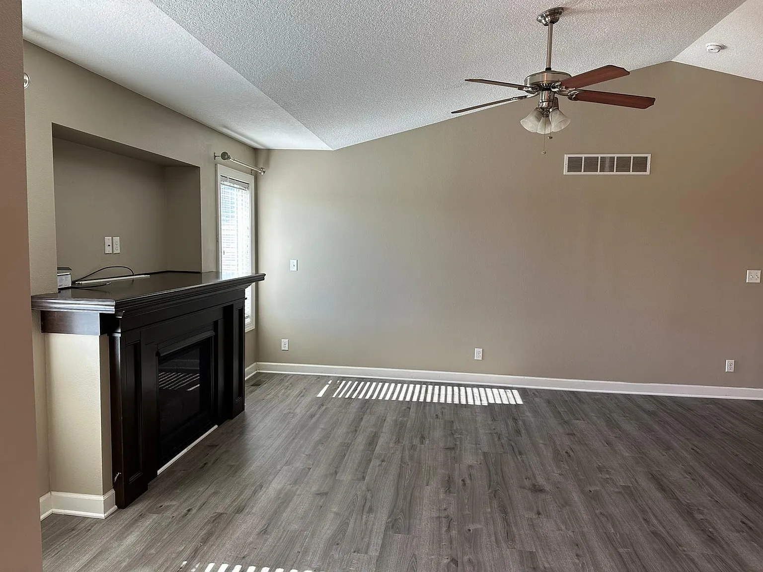 9060 Canyon St — Photo 3