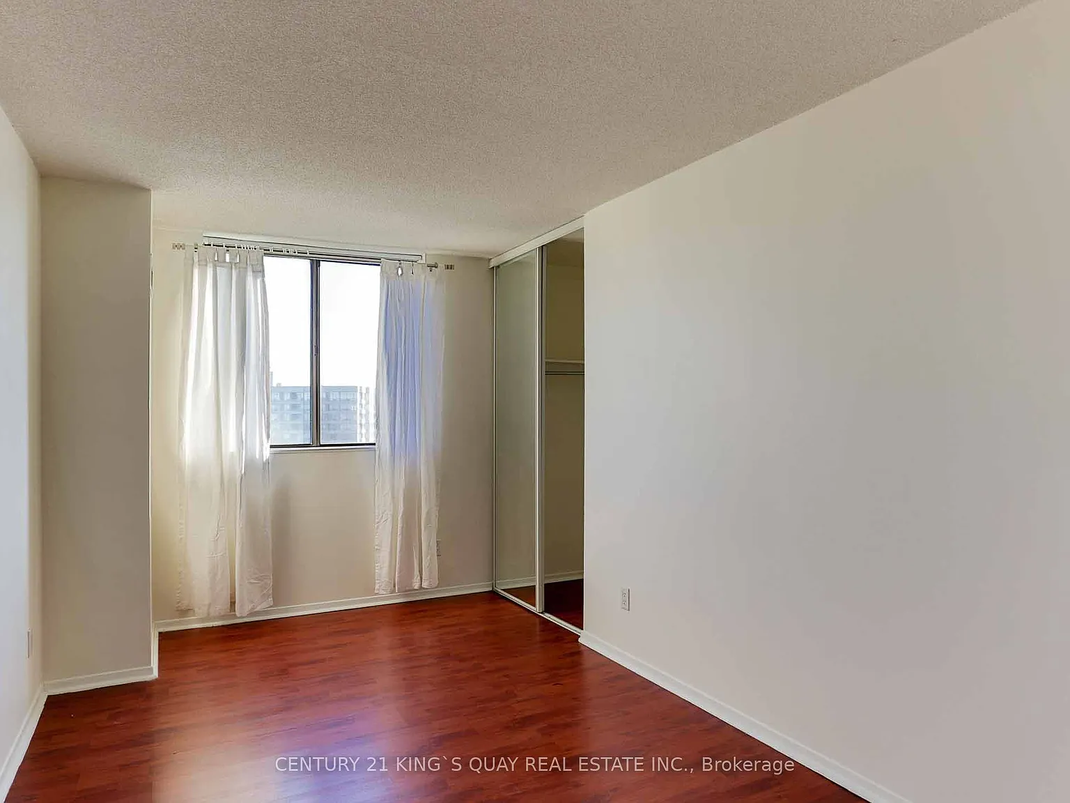 3 bed, $3,000 — Photo 4