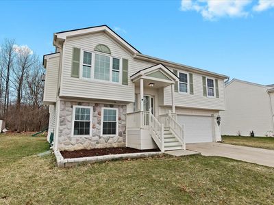 573 Carriage Hill Dr, Fenton, MI, 48430