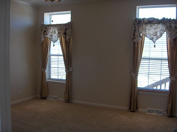 5th image of 1820 S Whitney Dr