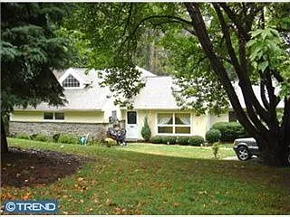 1208 Greentree Ln photo 1