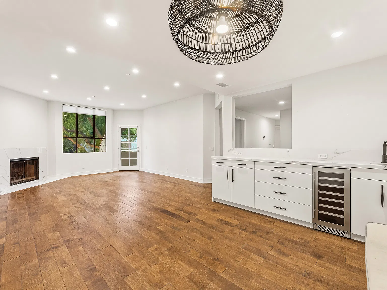 2 bed, 2.5 bath, 1502 sqft, $6,950 — Photo 4