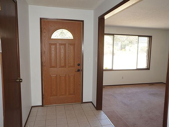 2nd image of 6404 SE Furnberg St