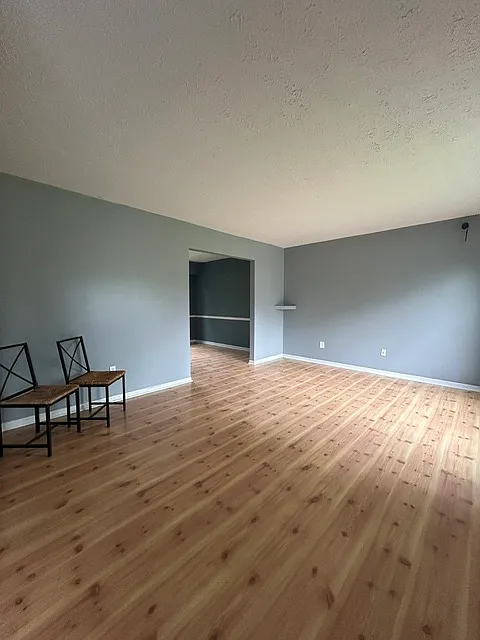 4 bed, 1900 sqft, $2,500 — Photo 2