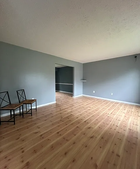 3170 E Lake Lansing Rd — Photo 2