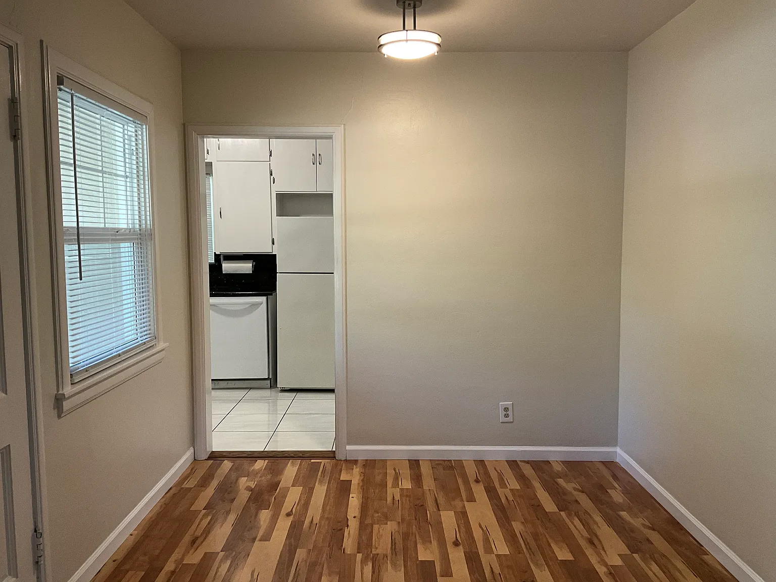 2 bed, 800 sqft, $2,300 — Photo 4