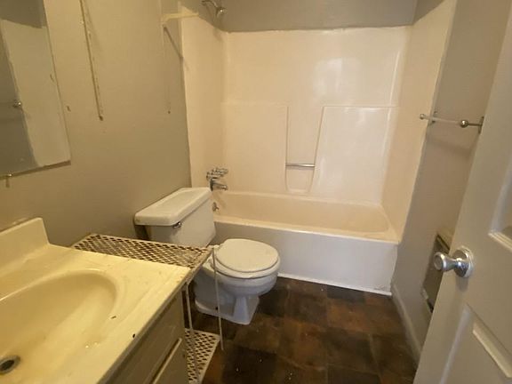 4th image of 502 E Johnson St
