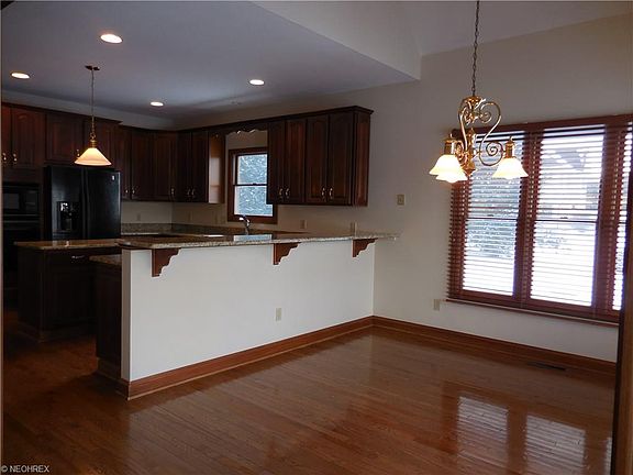 3rd image of 3122 Pioneer Way Dr
