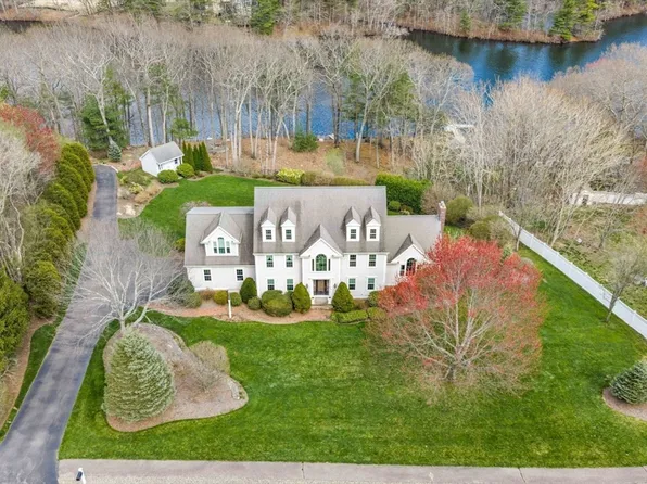 19 Bragg Rd, Foxboro, MA 02035