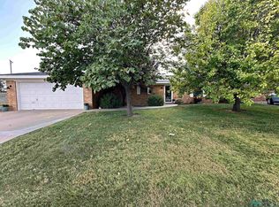 3008 Belmont Dr, Roswell, NM 88201