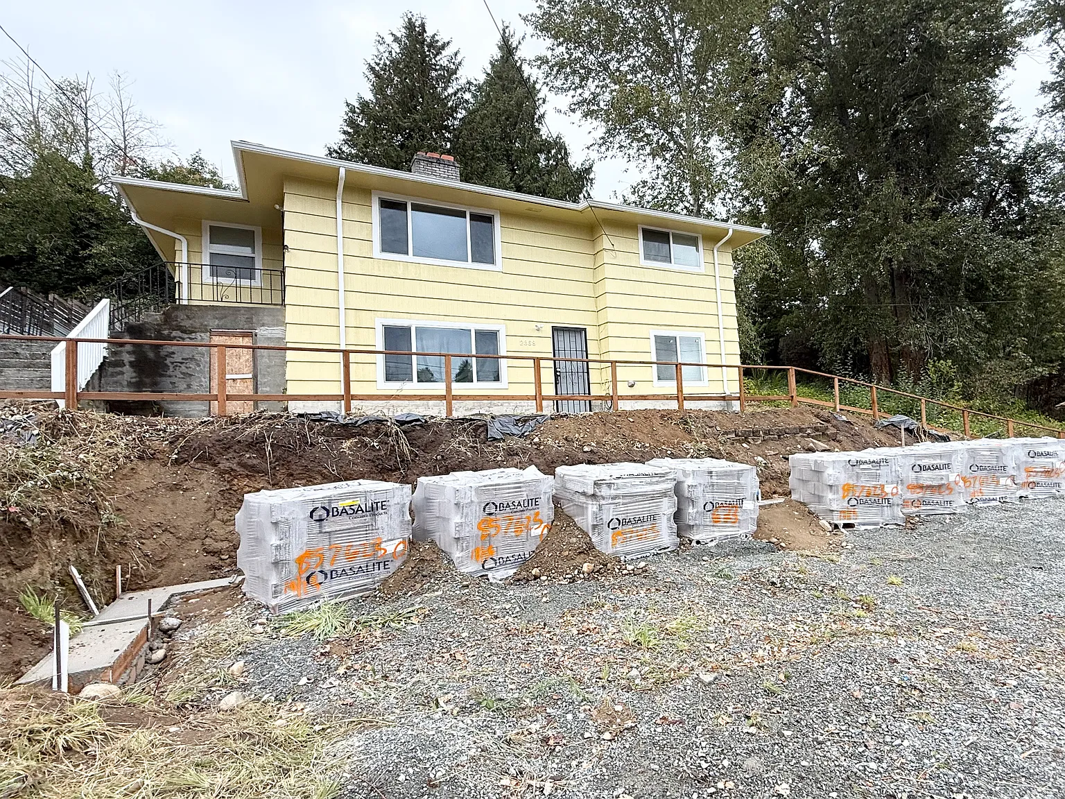 5 bed, 2.5 bath, 2060 sqft, $3,200 — Photo 1