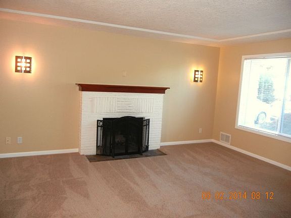 2nd image of 119 NE 88th Ave