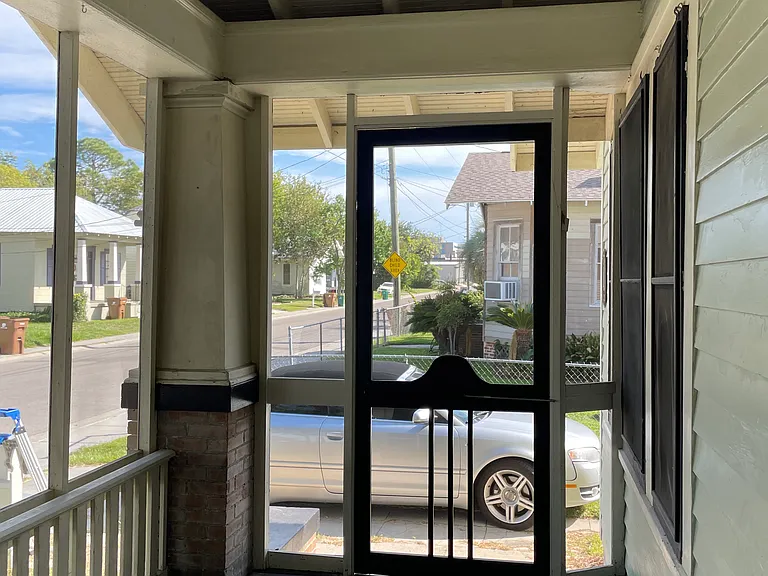 245 Reynoir St — Photo 9