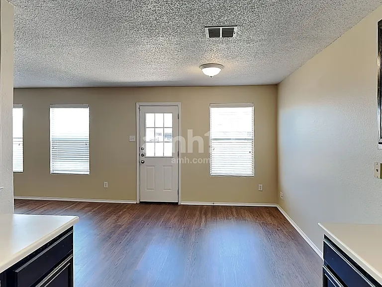 1430 Stewart Dr — Photo 4