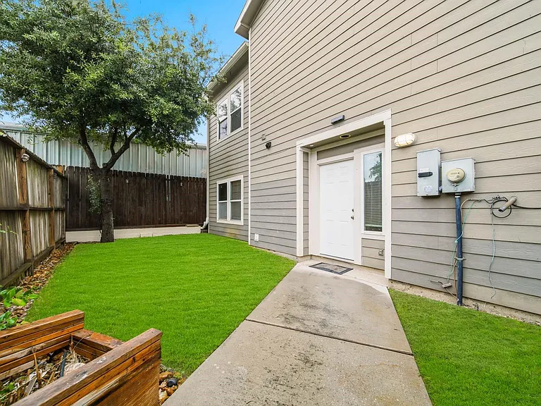 5303 Avenue J — Photo 13