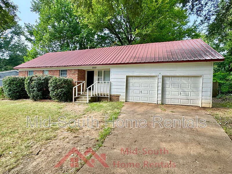 3 bed, 1.5 bath, 1018 sqft, $950 — Photo 2