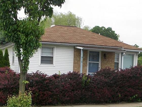 1st image of 915 Summit Ave