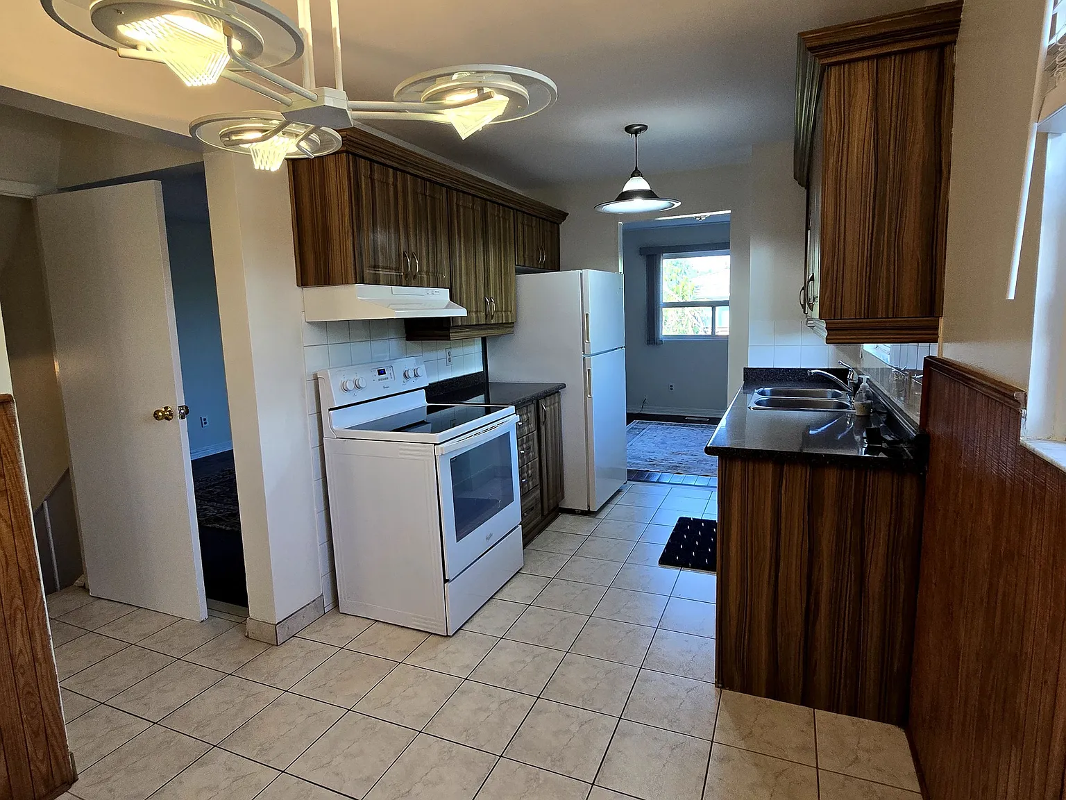 4 bed, $2,799 — Photo 2