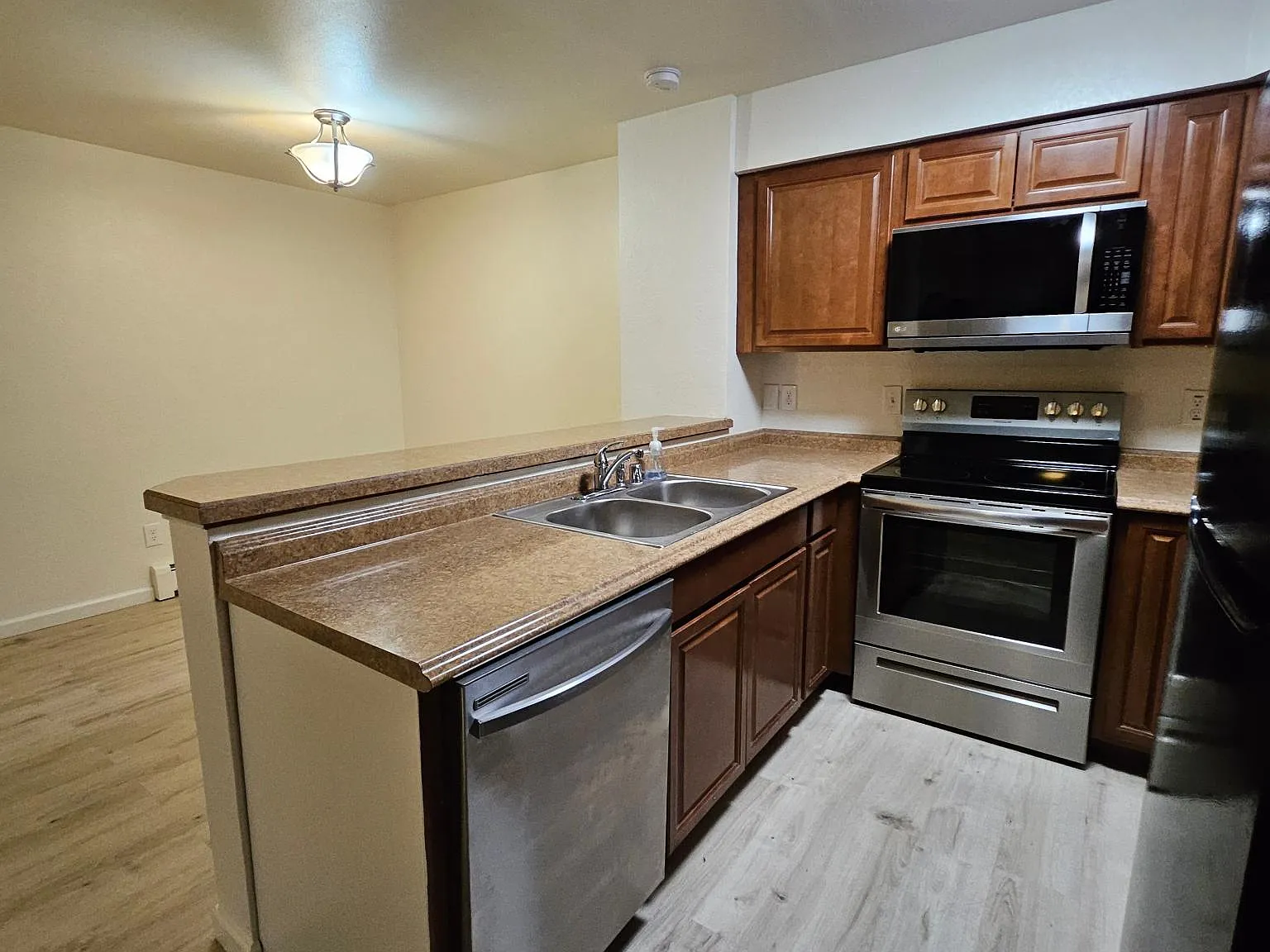 Golden Dawn Cir, Anchorage — Photo 2
