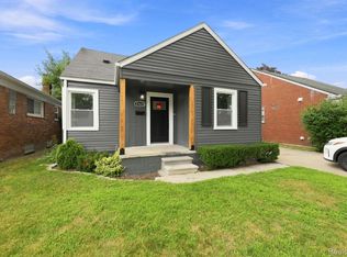 21625 Trombly St, Saint Clair Shores, MI 48080