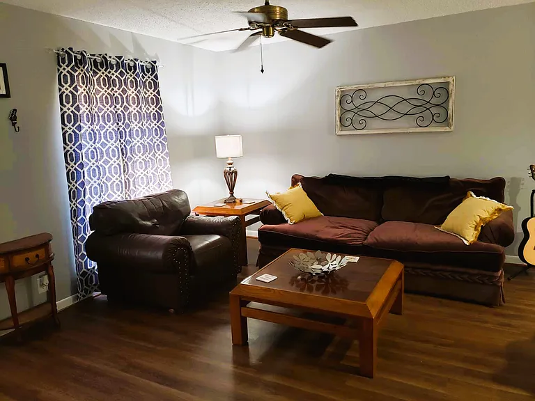 2312 Smuts Dr — Photo 4