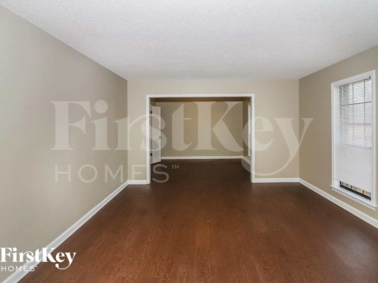 3 bed, 2.0 bath, 1812 sqft, $2,085 — Photo 2