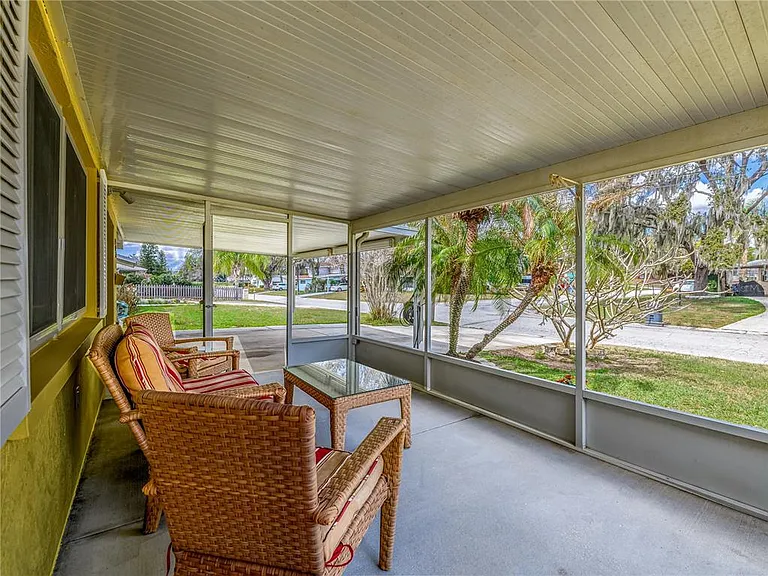 907 Hillside Ter — Photo 31