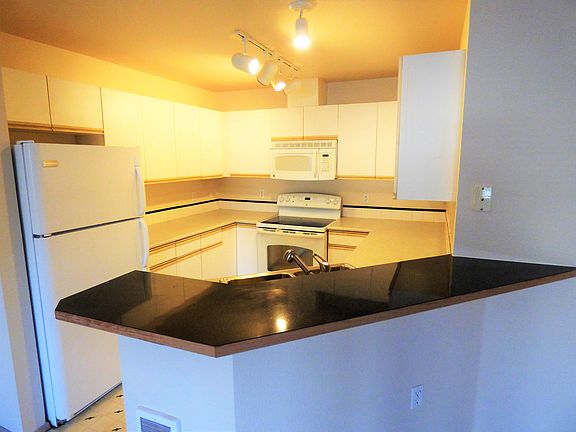 4th image of 11130 SE 208th St APT C204