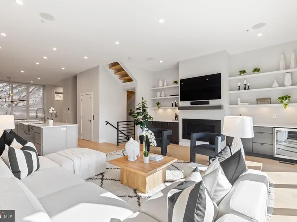 4584 Silverwood St, Philadelphia, PA 19127