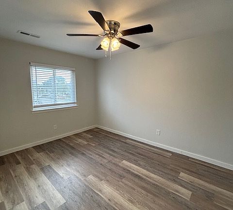 5th image of 2734 Center St #D