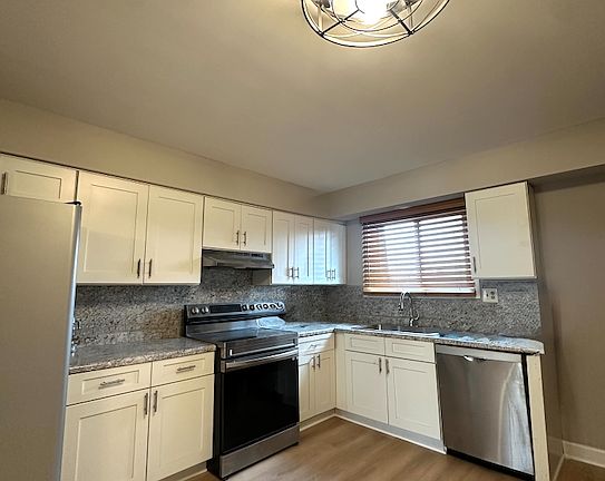 5th image of 499 McHenry Rd APT 3B