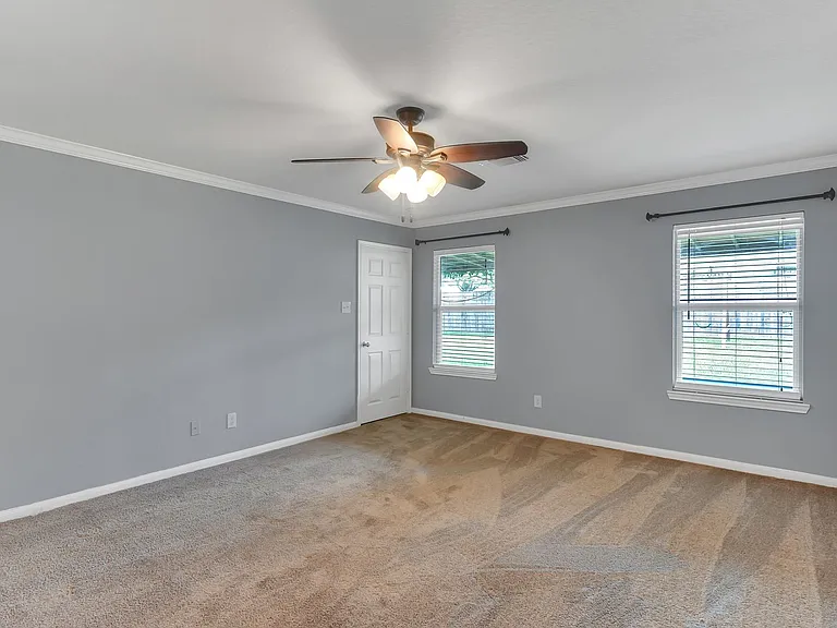 223 Fantasy Ln — Photo 4