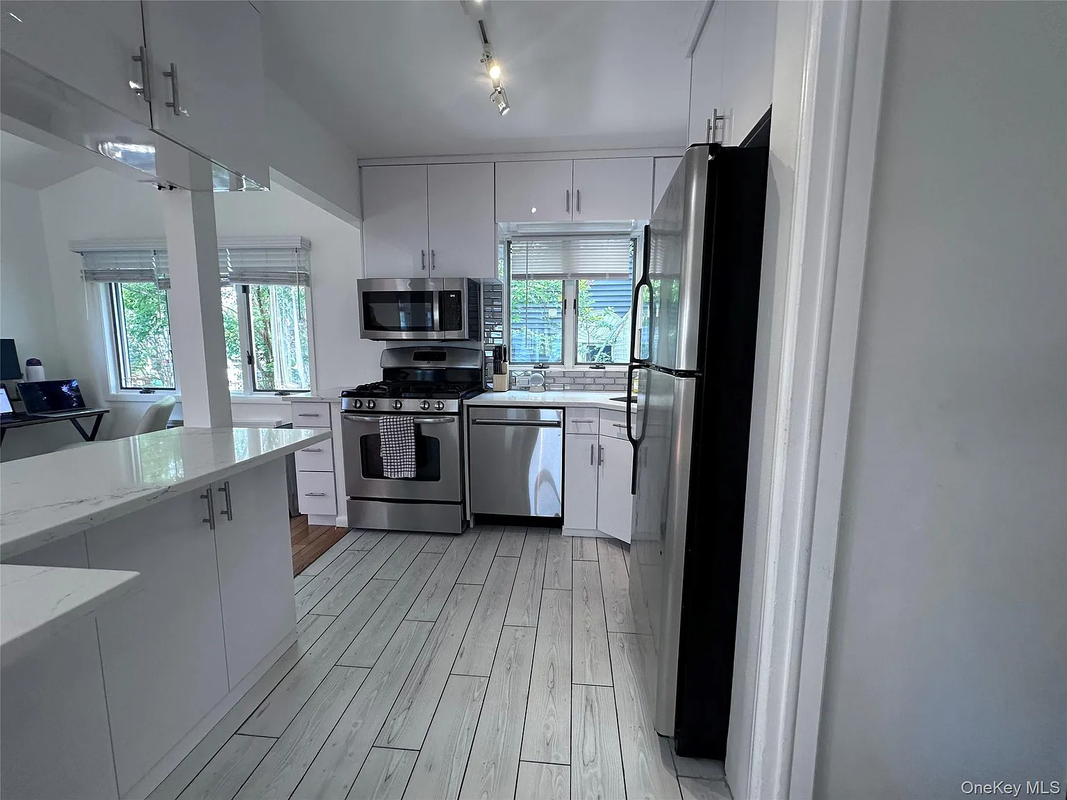 3 bed, 1.0 bath, 1000 sqft, $3,550 — Photo 3