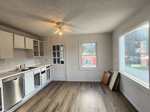 2nd image of 102 Garden Ave