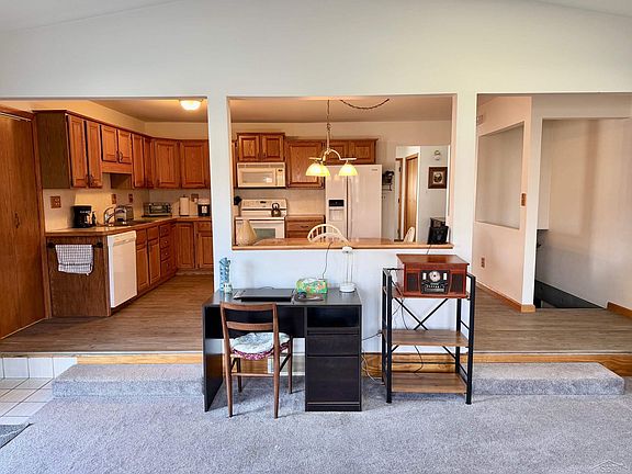 5th image of 4310 Markham St