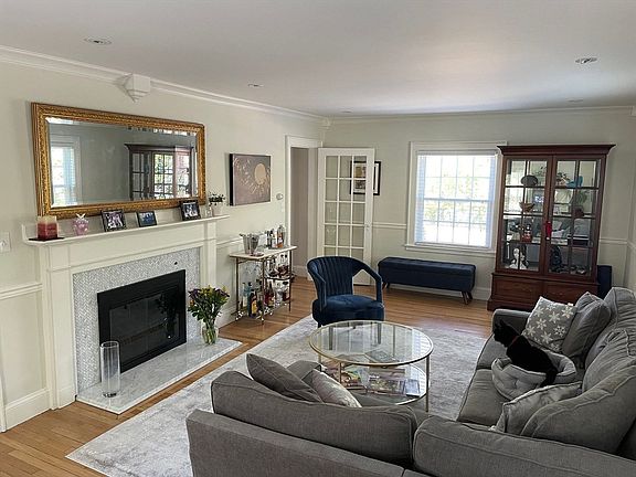 2nd image of 40 Lake Shore Rd #Sf