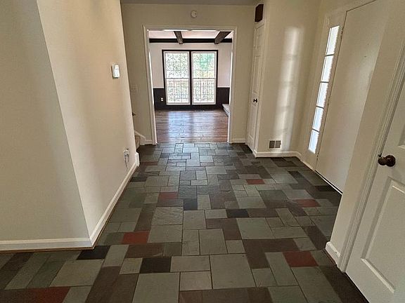 2nd image of 3816 Ridgelea Dr
